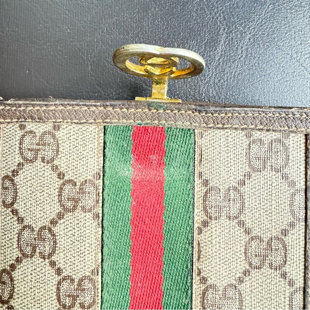 GUCCI
Beige and Brown Wallet with Red and Green Stripe-Pre-loved - Picture 7 of 13
